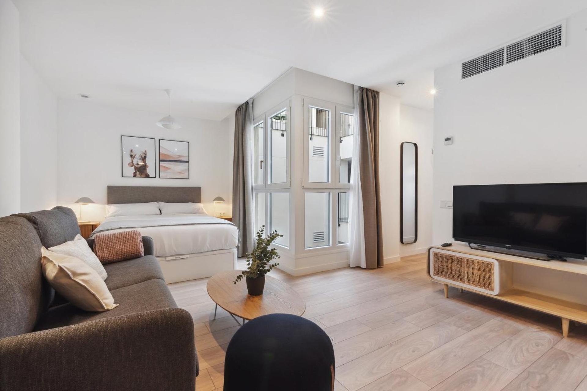 Limehome Valencia Carrer Del Pare Palau I Quer Exterior photo
