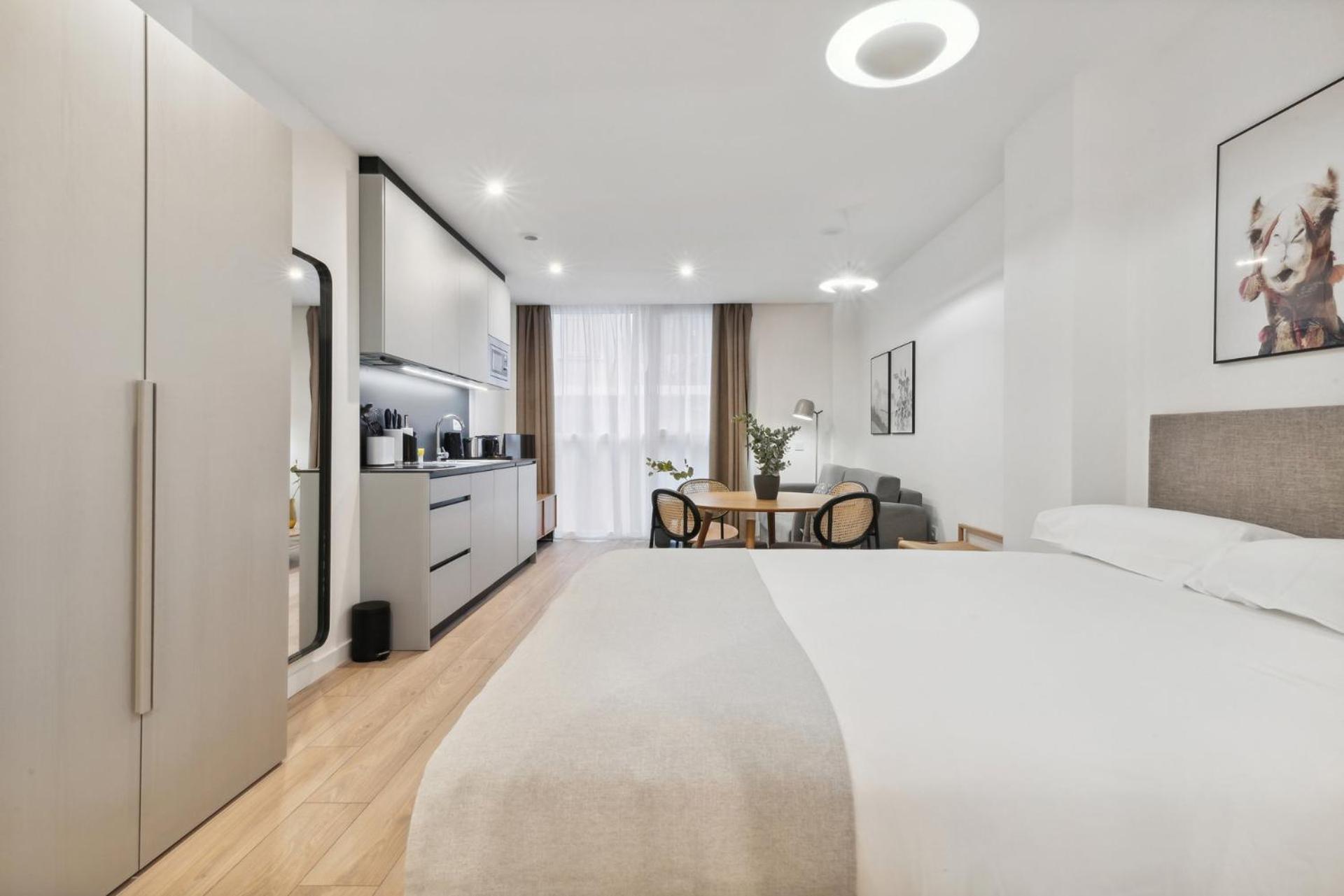 Limehome Valencia Carrer Del Pare Palau I Quer Exterior photo