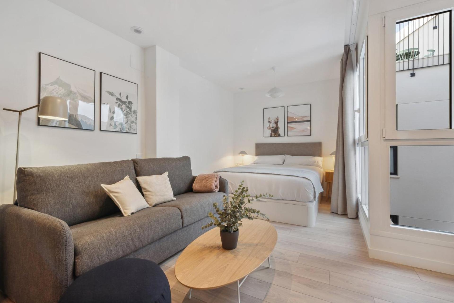 Limehome Valencia Carrer Del Pare Palau I Quer Exterior photo